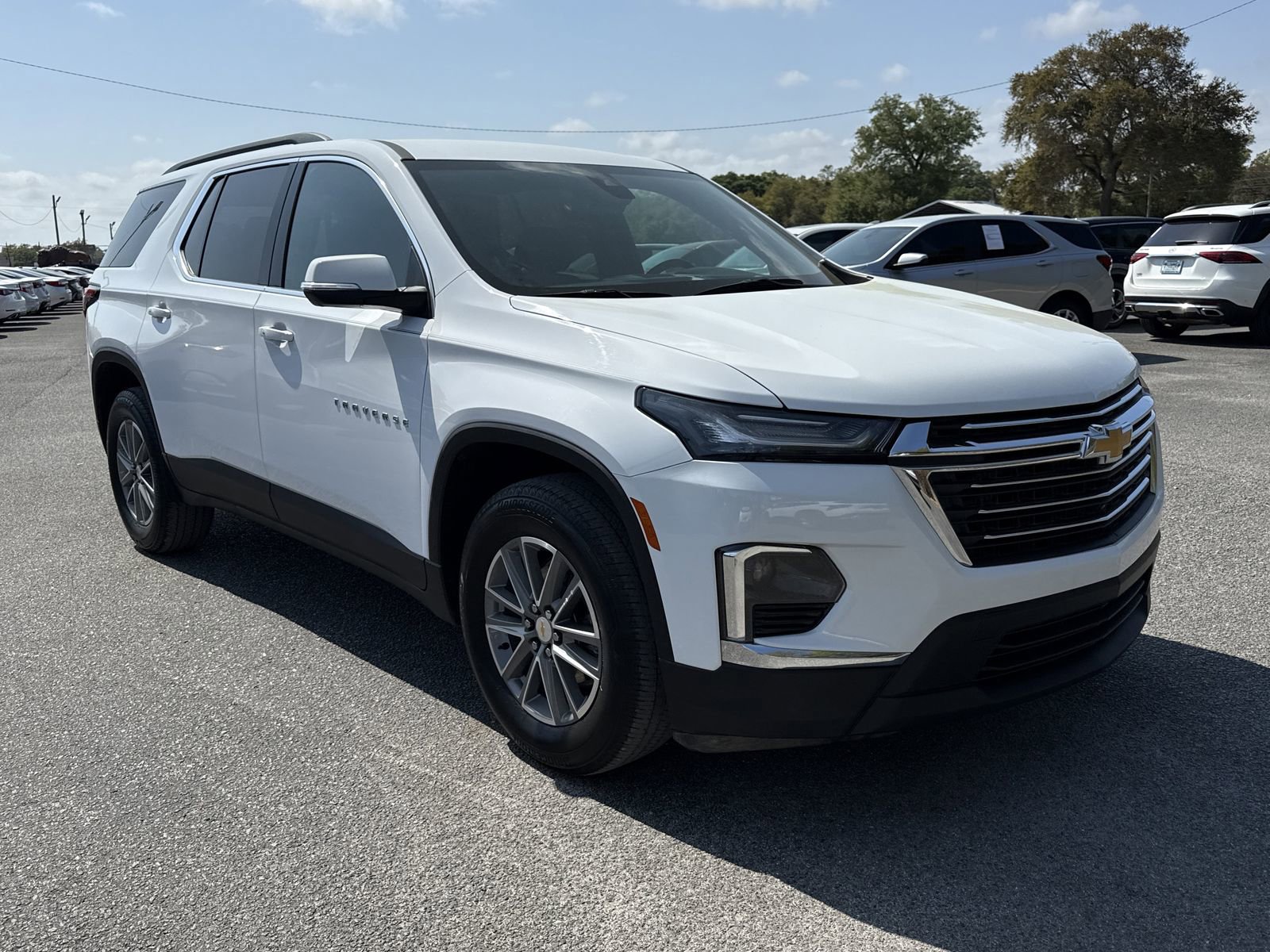 Used 2023 Chevrolet Traverse LT FWD image 7