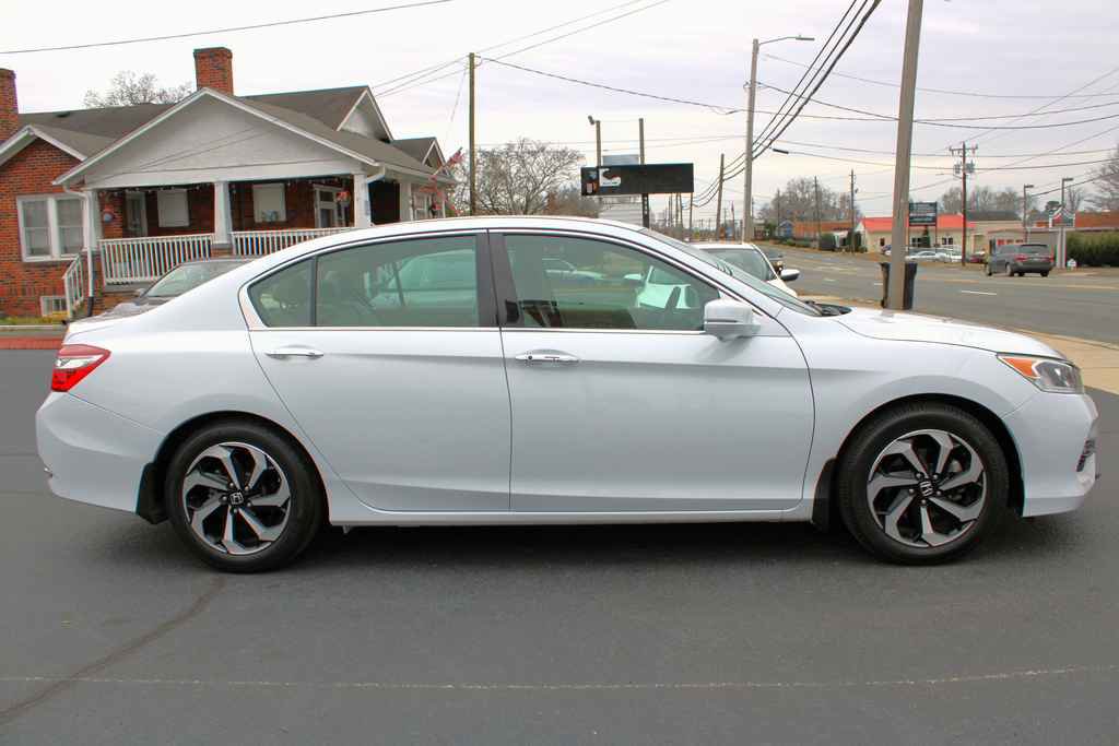 Used 2017 Honda Accord EX-L image 5
