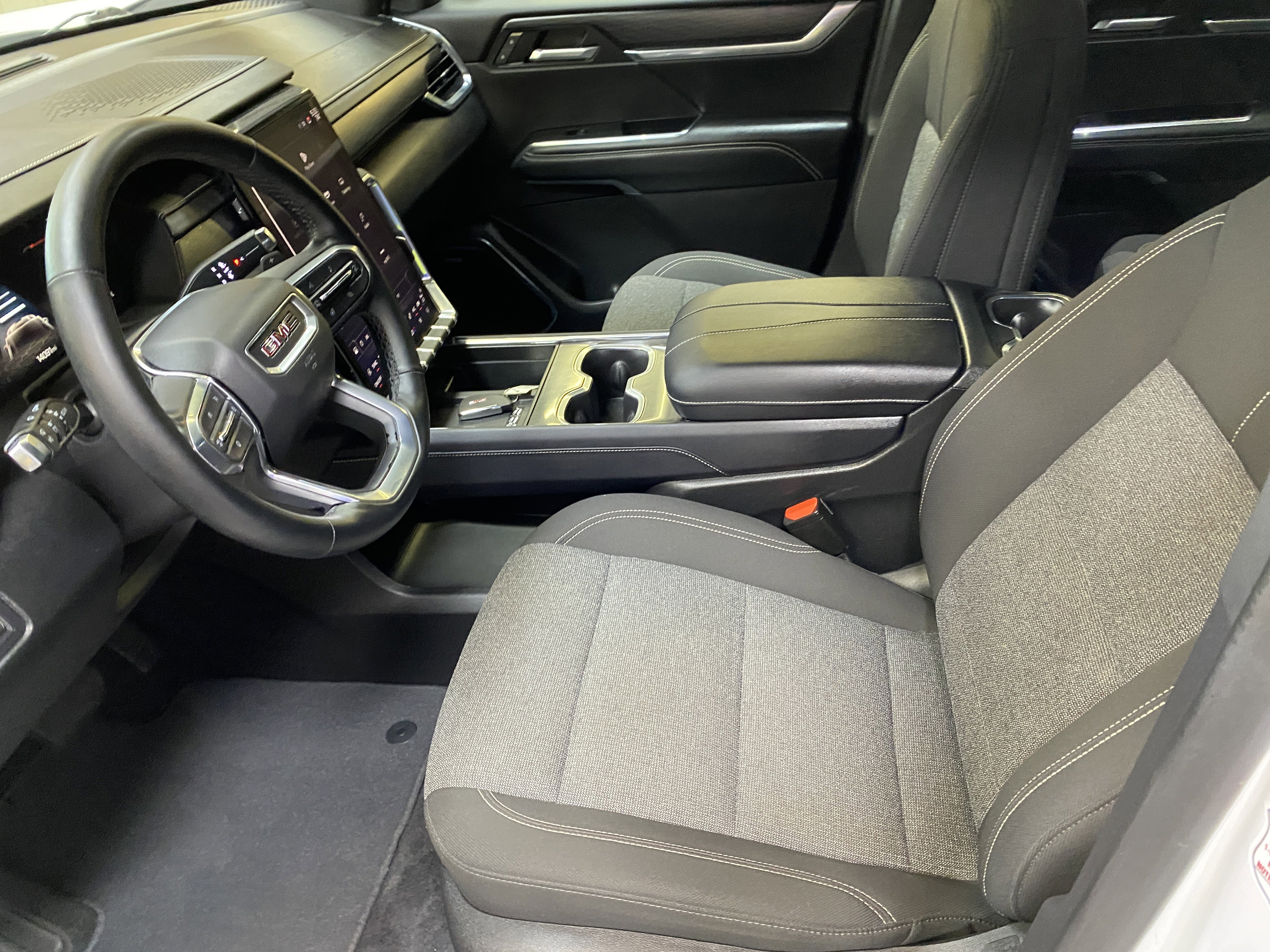 Used 2025 GMC Acadia Elevation image 21