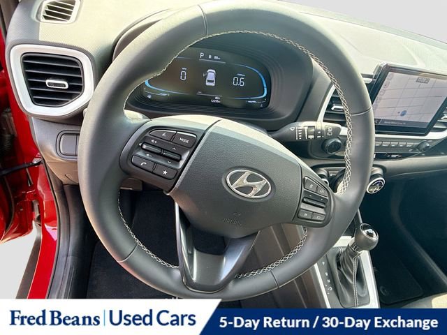 Used 2023 Hyundai Venue Limited image 13