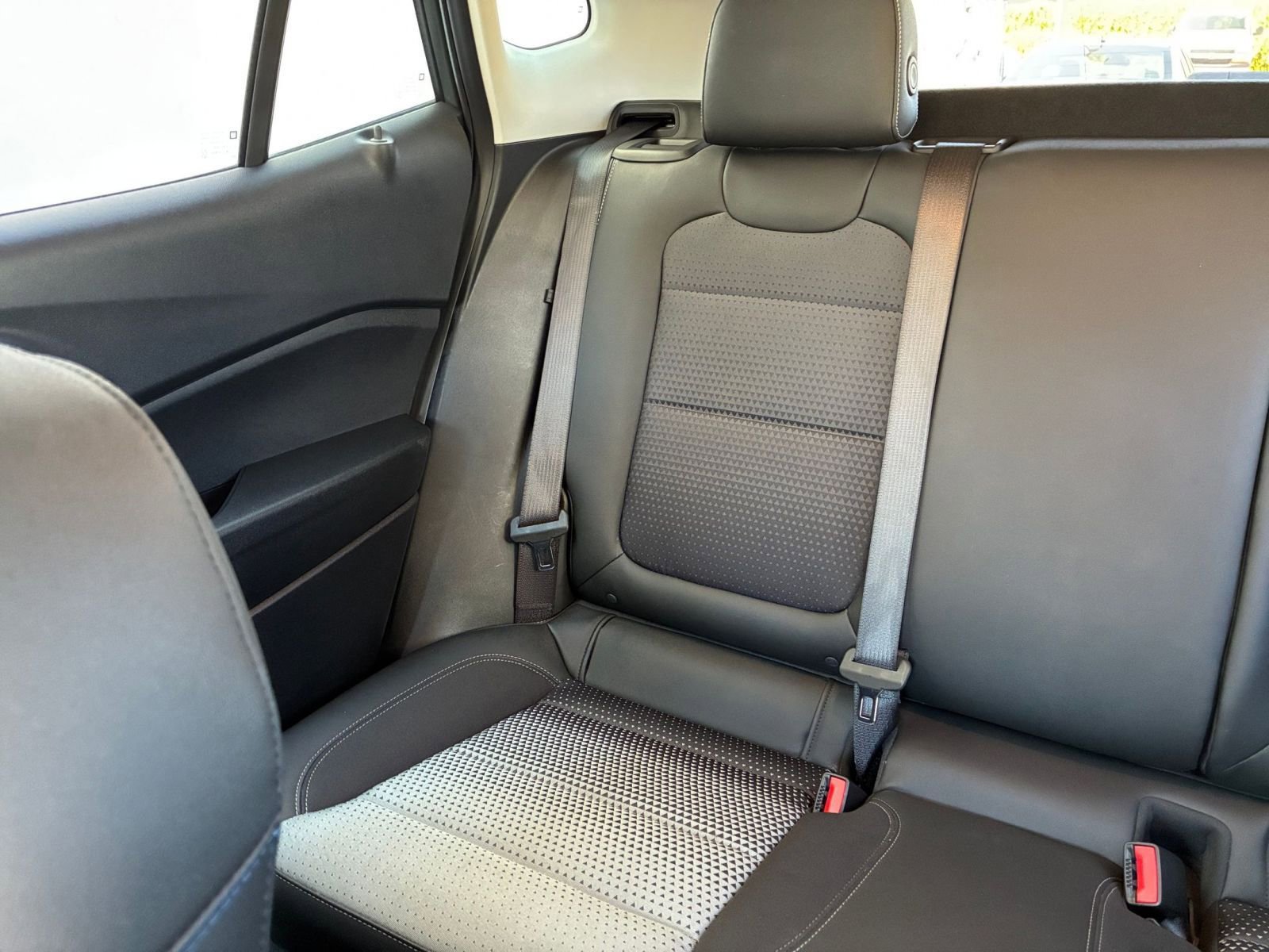 Used 2025 Chevrolet Trax LT w/ LT Convenience Package FWD image 38