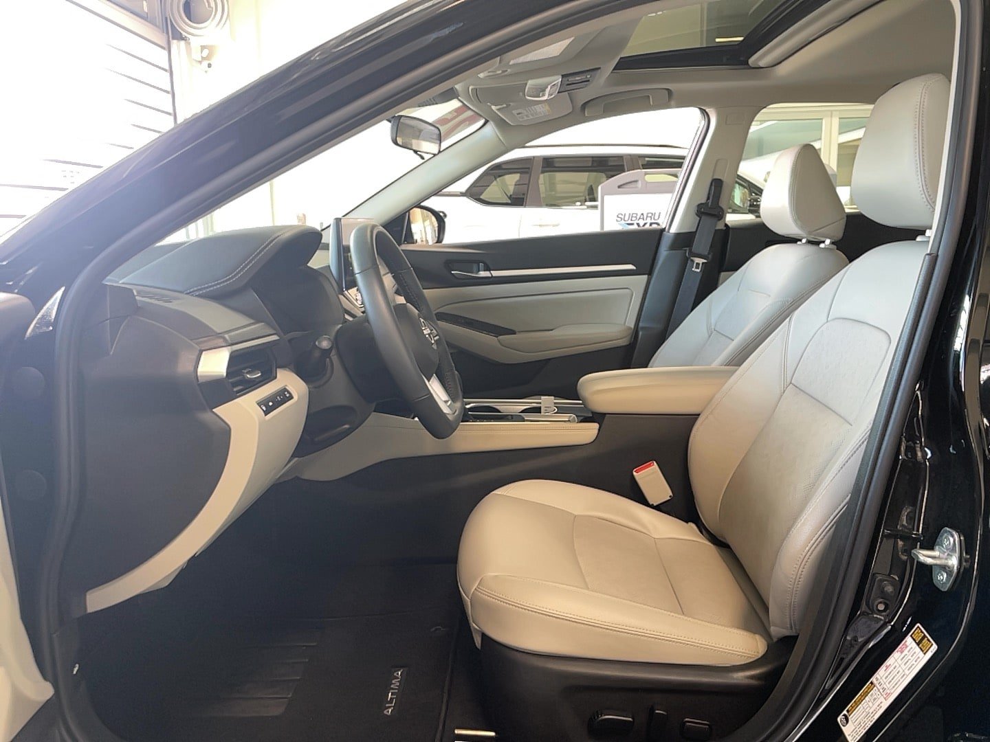 Used 2025 Nissan Altima 2.5 SL AWD/4WD image 8