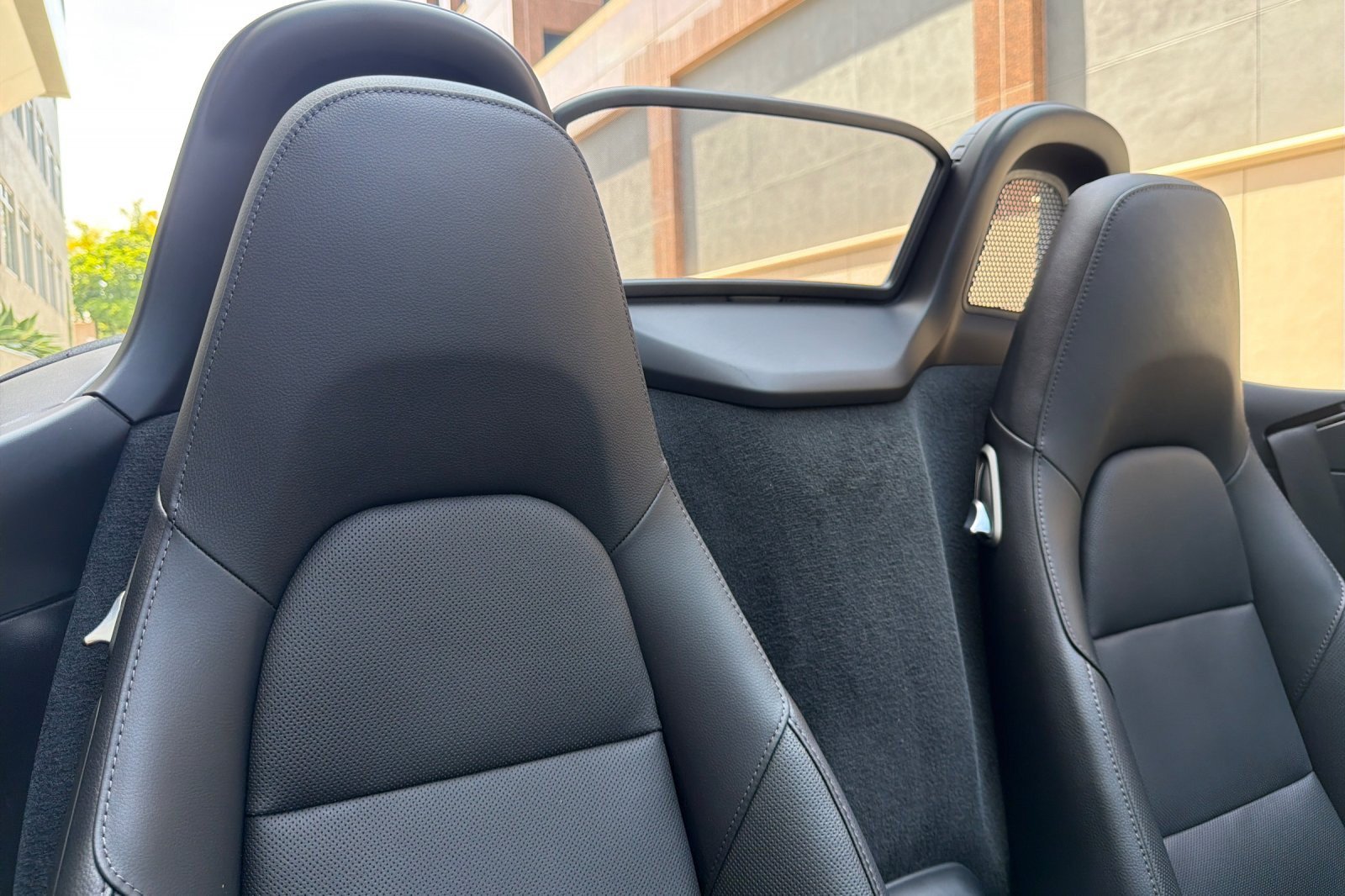 Used 2025 Porsche 718 Boxster w/ Premium Package RWD image 15