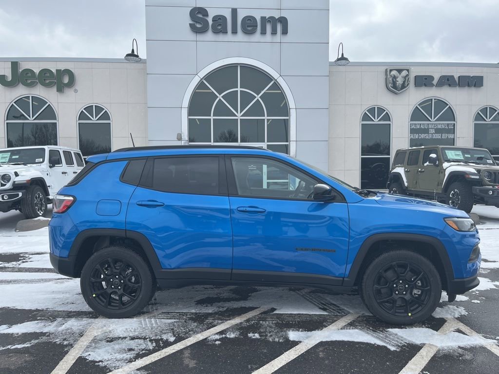 New 2025 Jeep Compass Latitude w/ Convenience Group