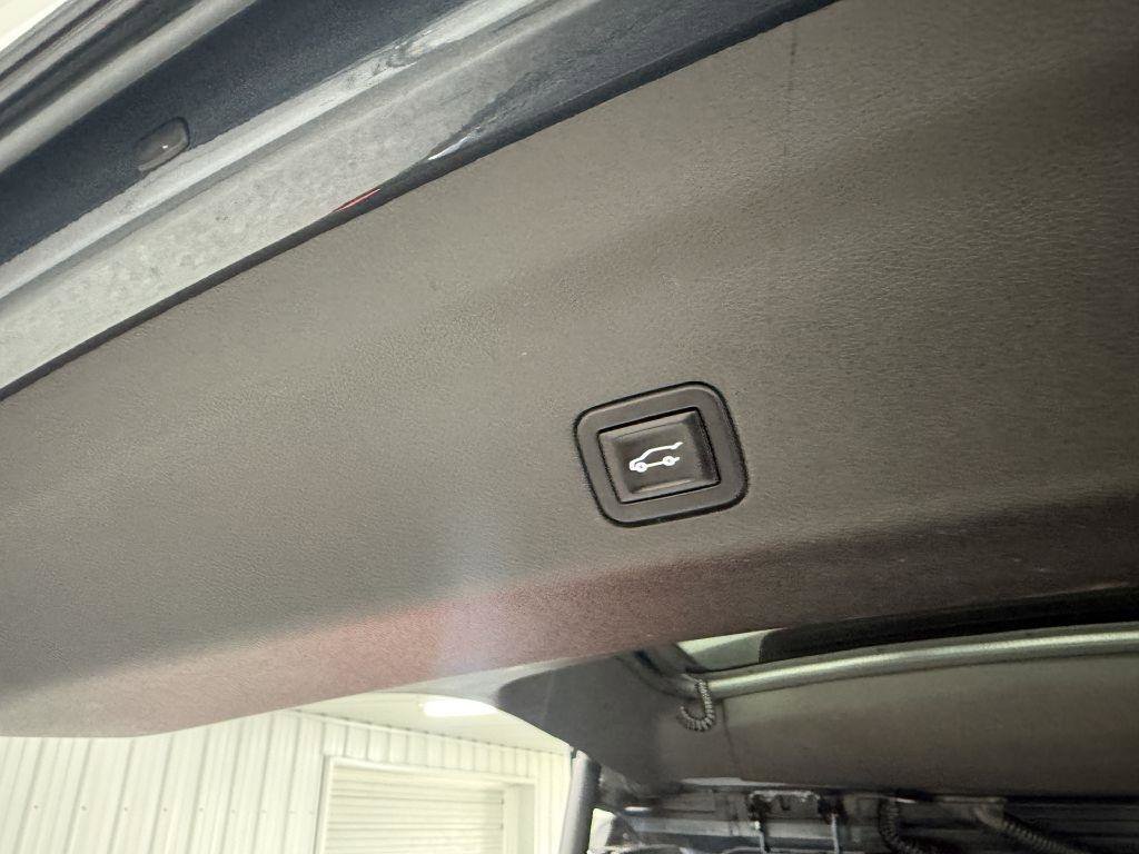 Used 2021 Chevrolet Suburban RST AWD/4WD image 28