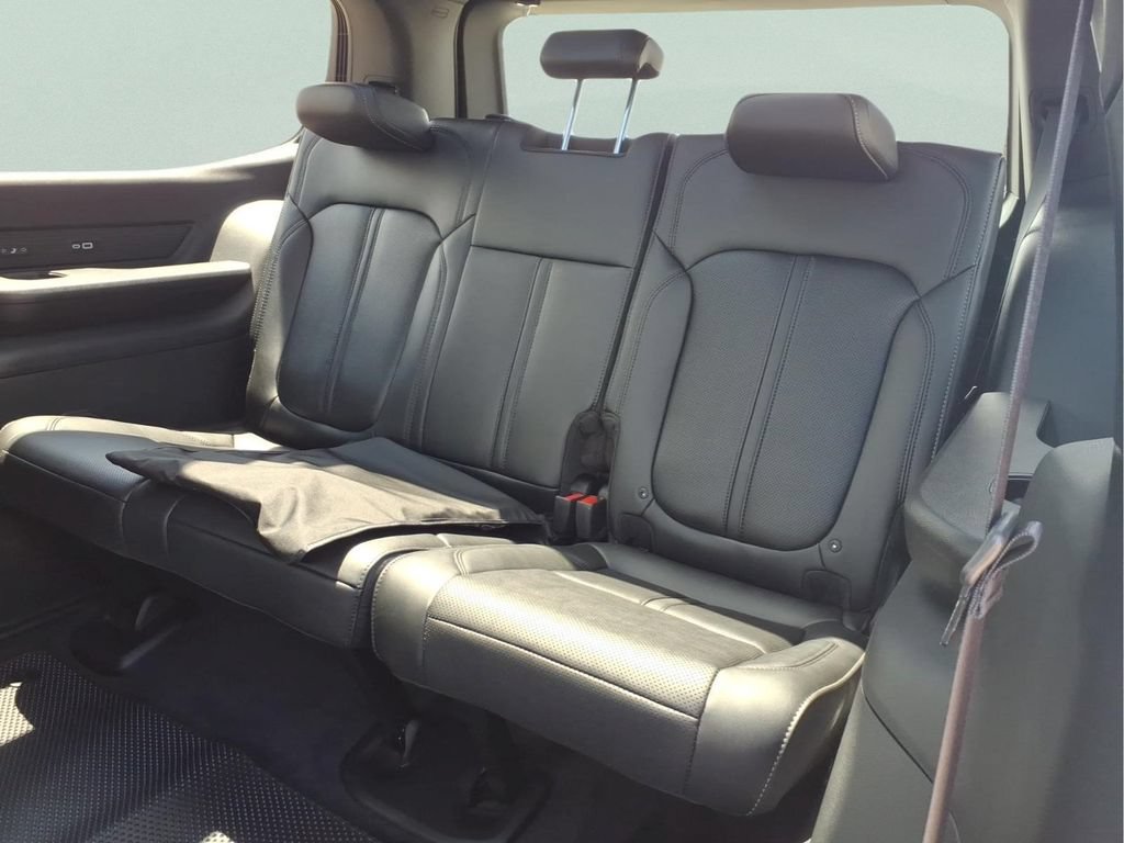 New 2026 Jeep Grand Wagoneer Limited AWD/4WD image 13