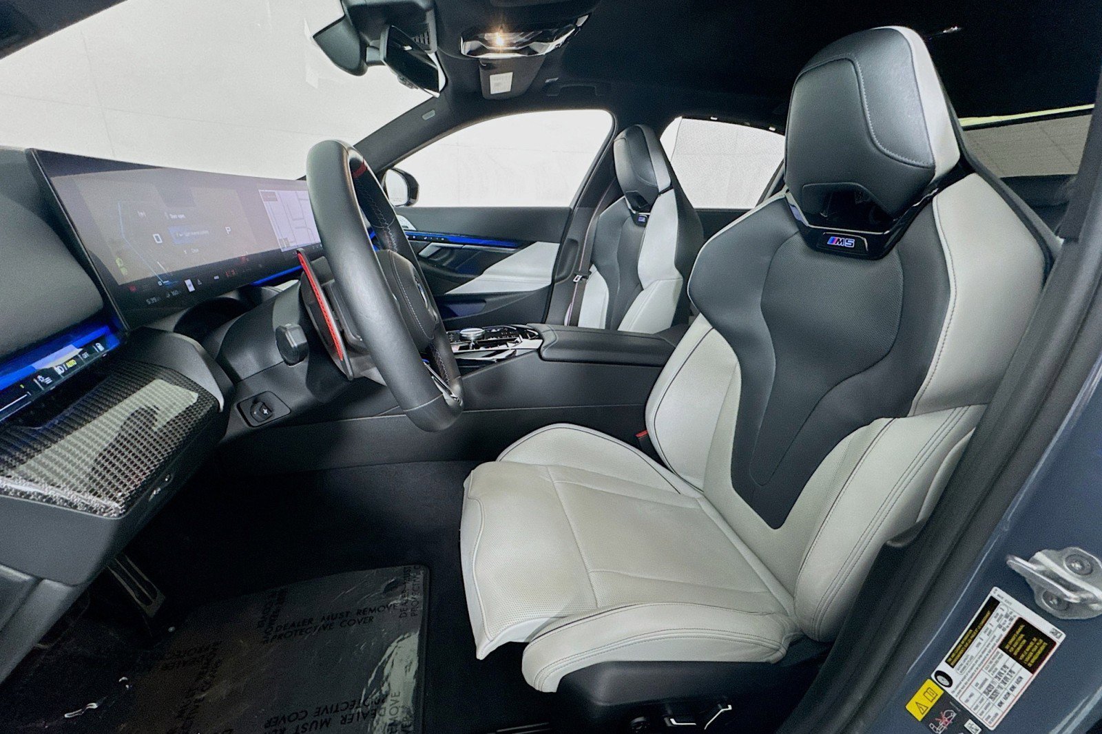 Used 2025 BMW M5 w/ Carbon Package image 17