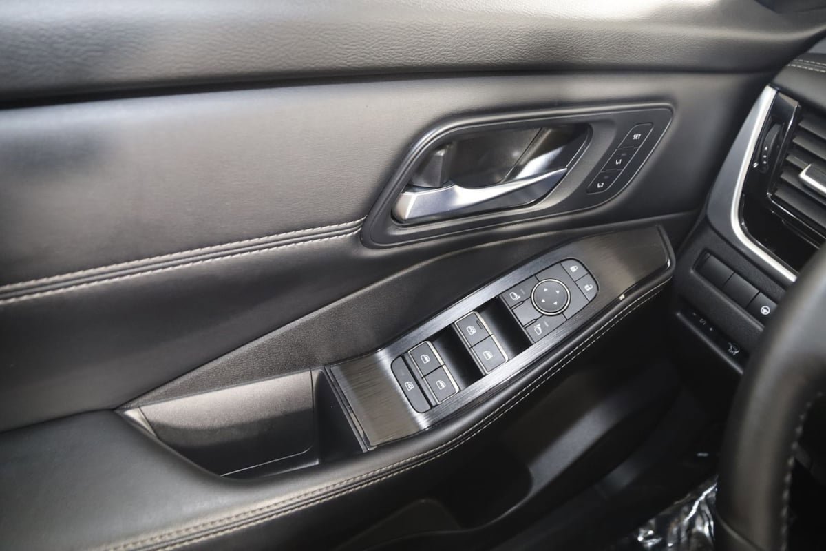 Used 2025 Nissan Rogue SL w/ Tech Package FWD image 32