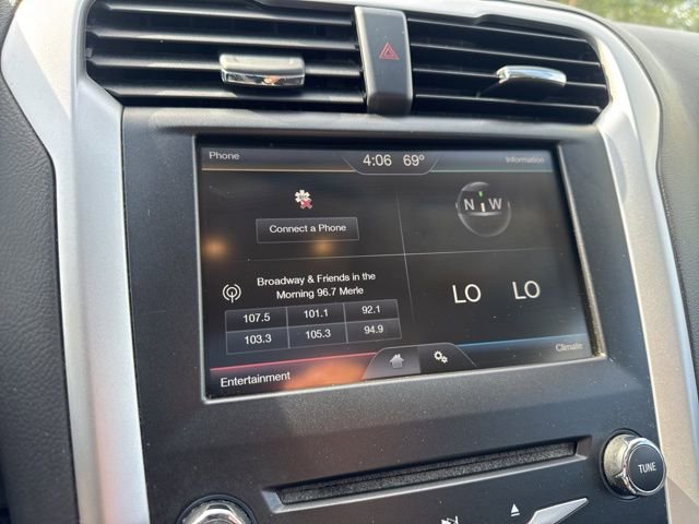 Used 2015 Ford Fusion SE FWD image 19