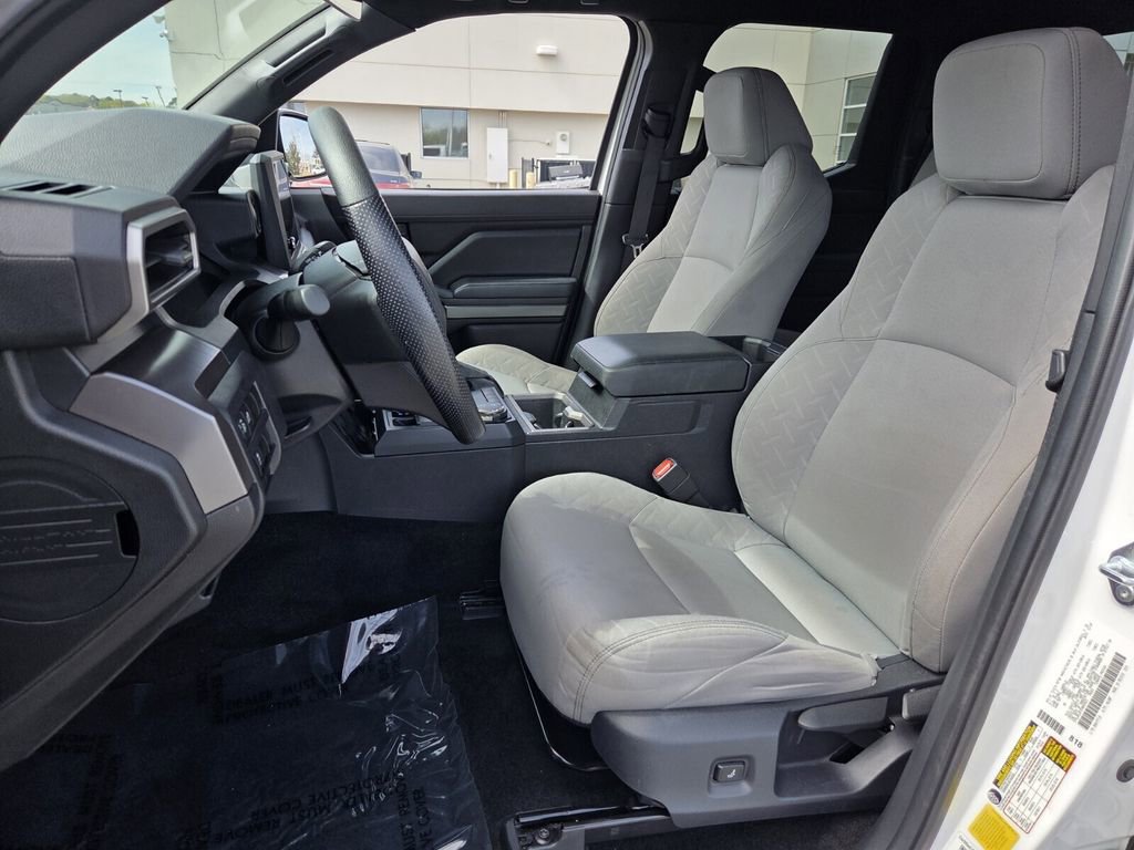 Used 2025 Toyota Tacoma SR5 image 5