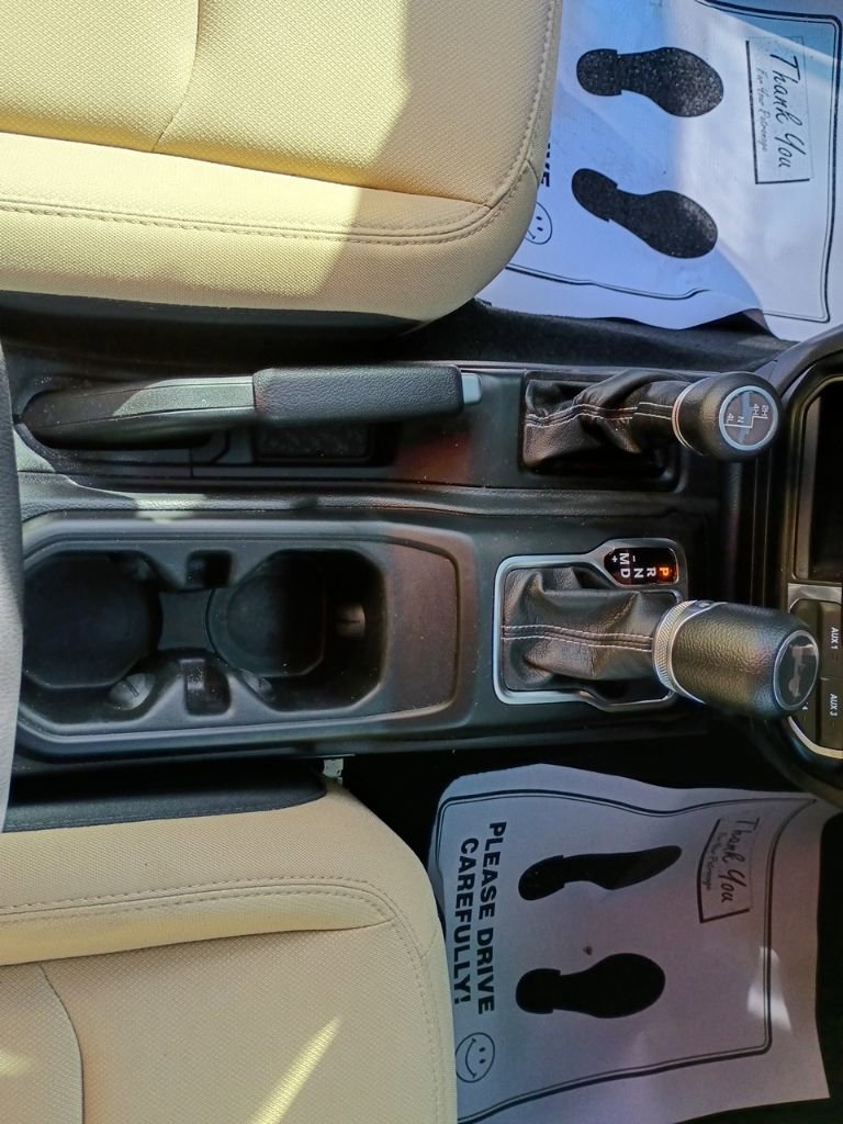 Used 2022 Jeep Wrangler Unlimited Sahara image 26