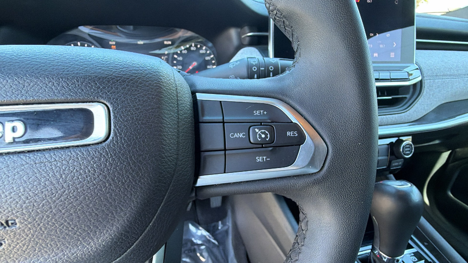 Used 2024 Jeep Compass Latitude AWD/4WD image 32