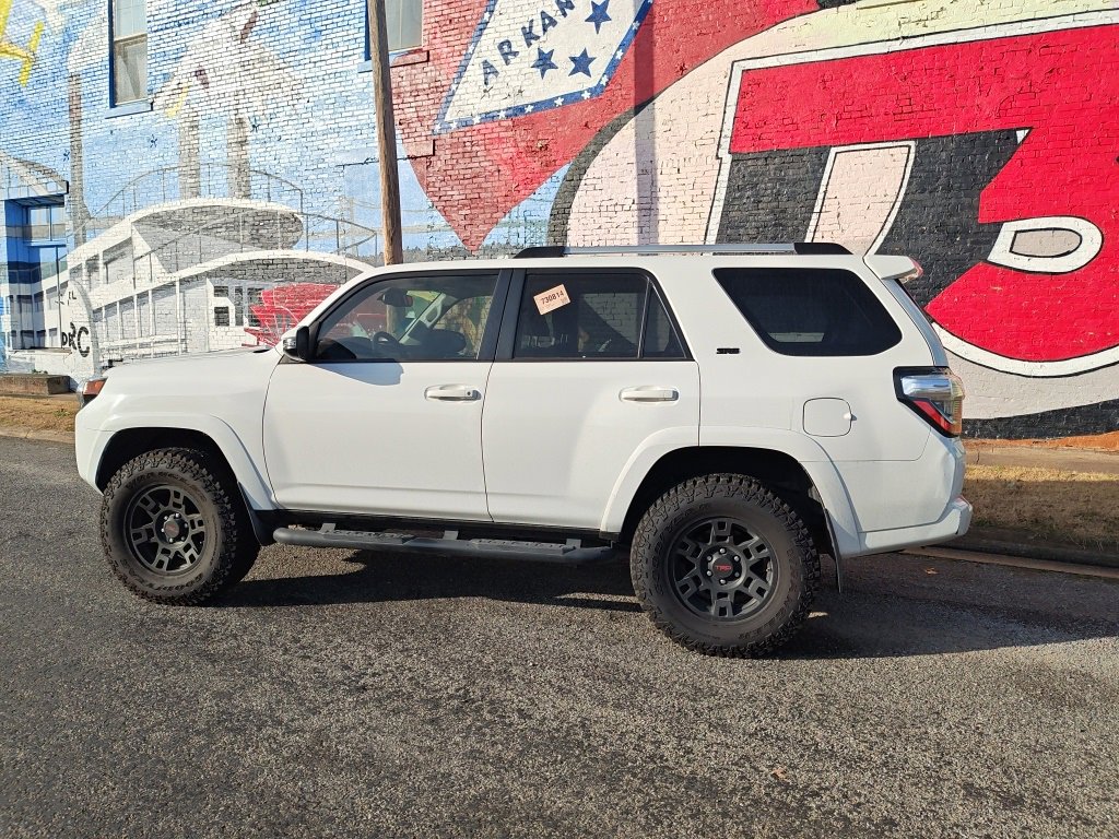 Used 2020 Toyota 4Runner SR5 image 3
