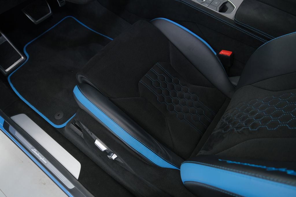 Used 2024 Lamborghini Urus Performante AWD/4WD image 19