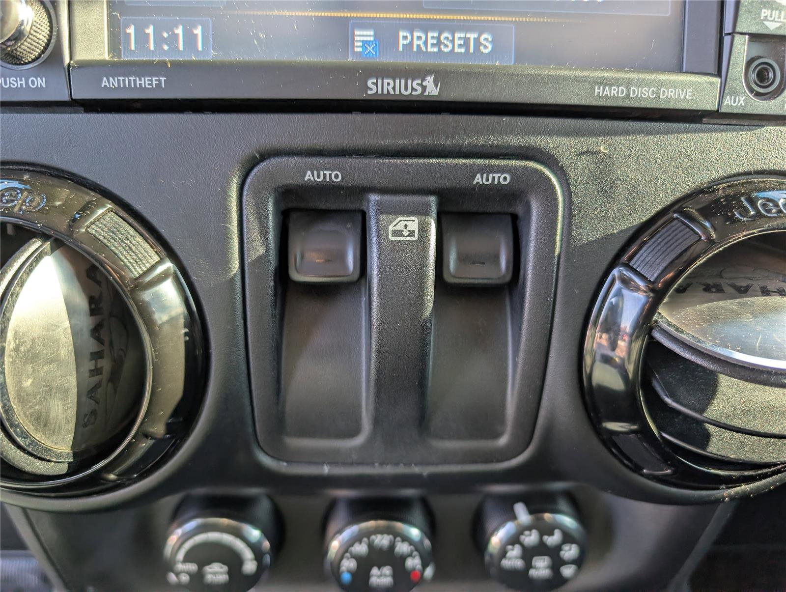 Used 2017 Jeep Wrangler Sahara image 21