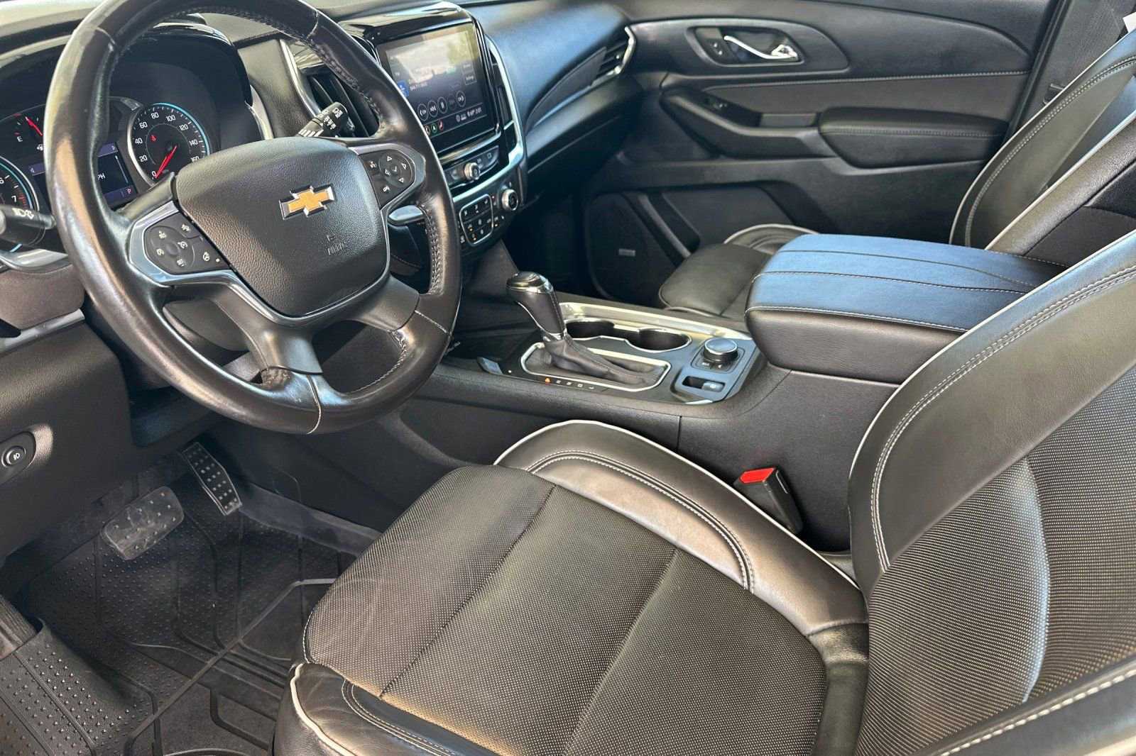 Used 2020 Chevrolet Traverse High Country w/ LPO, Floor Liner Package FWD image 10