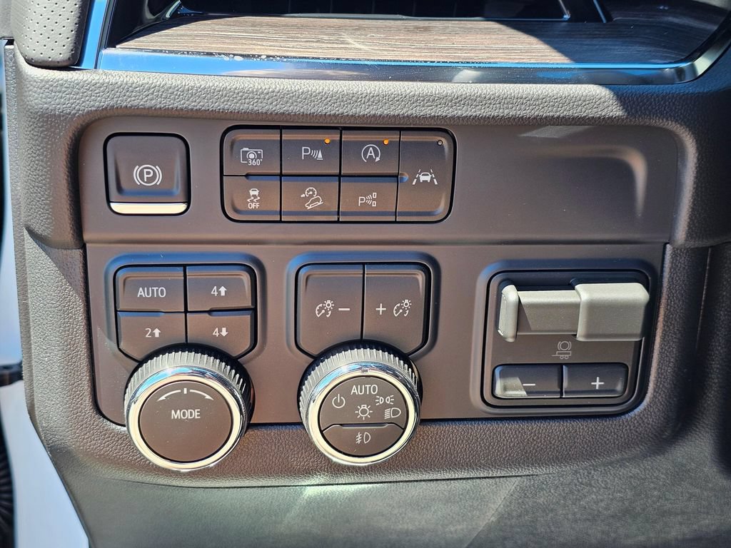 New 2026 Chevrolet Suburban Premier w/ Sun And Tow Package AWD/4WD image 27