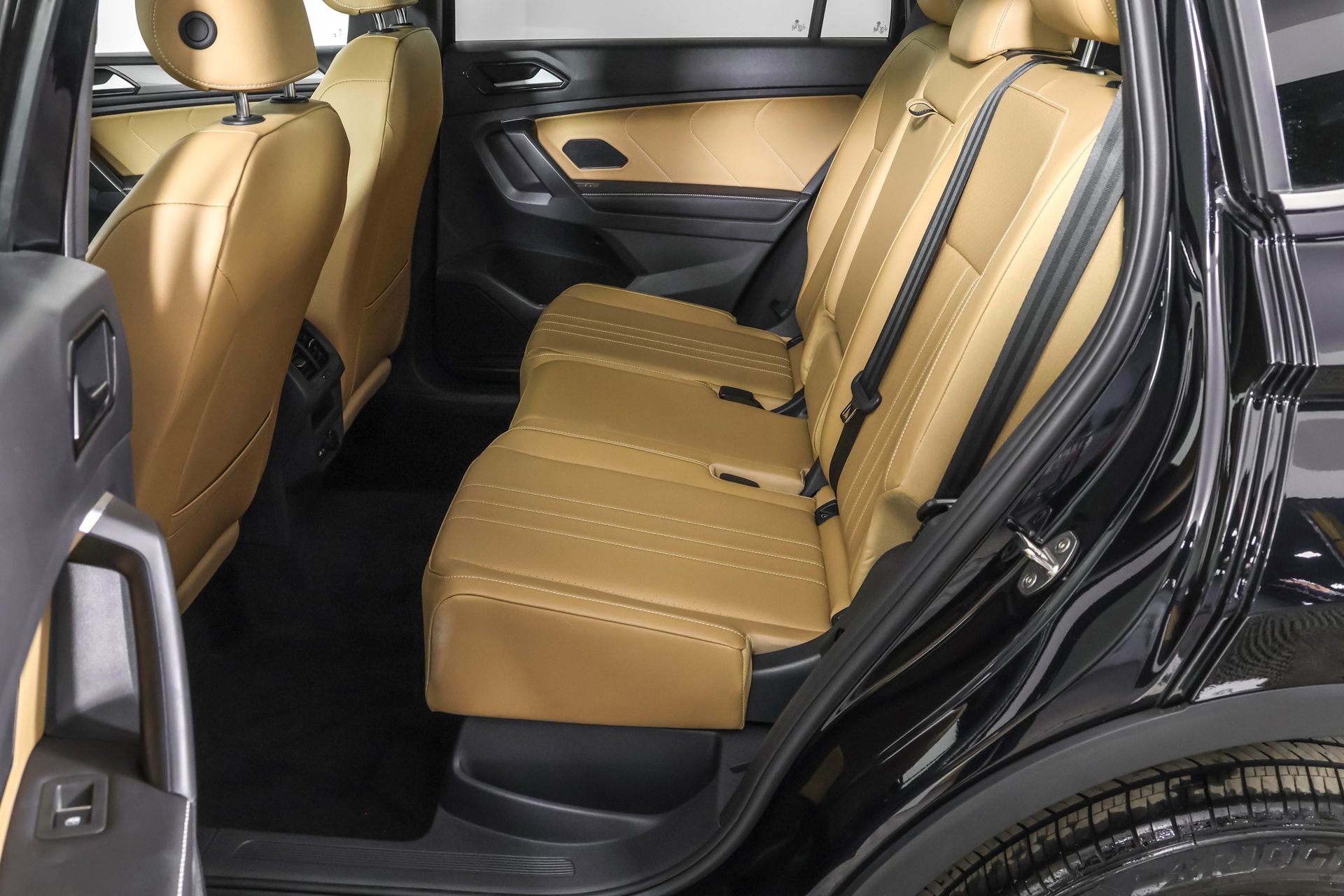 Used 2024 Volkswagen Tiguan SE image 33