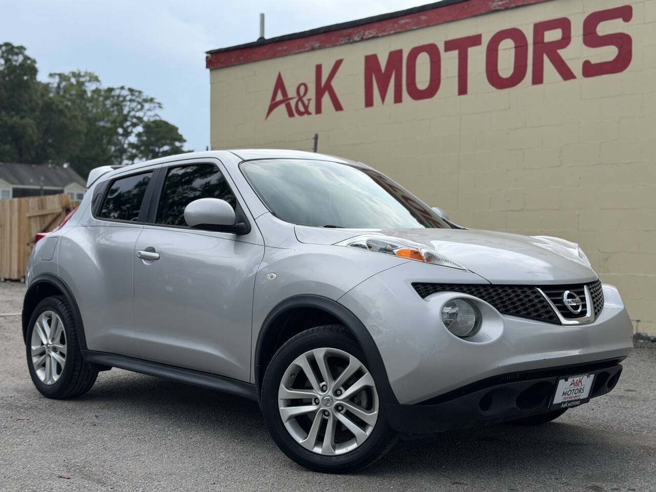 Used 2014 Nissan Juke S FWD image 1