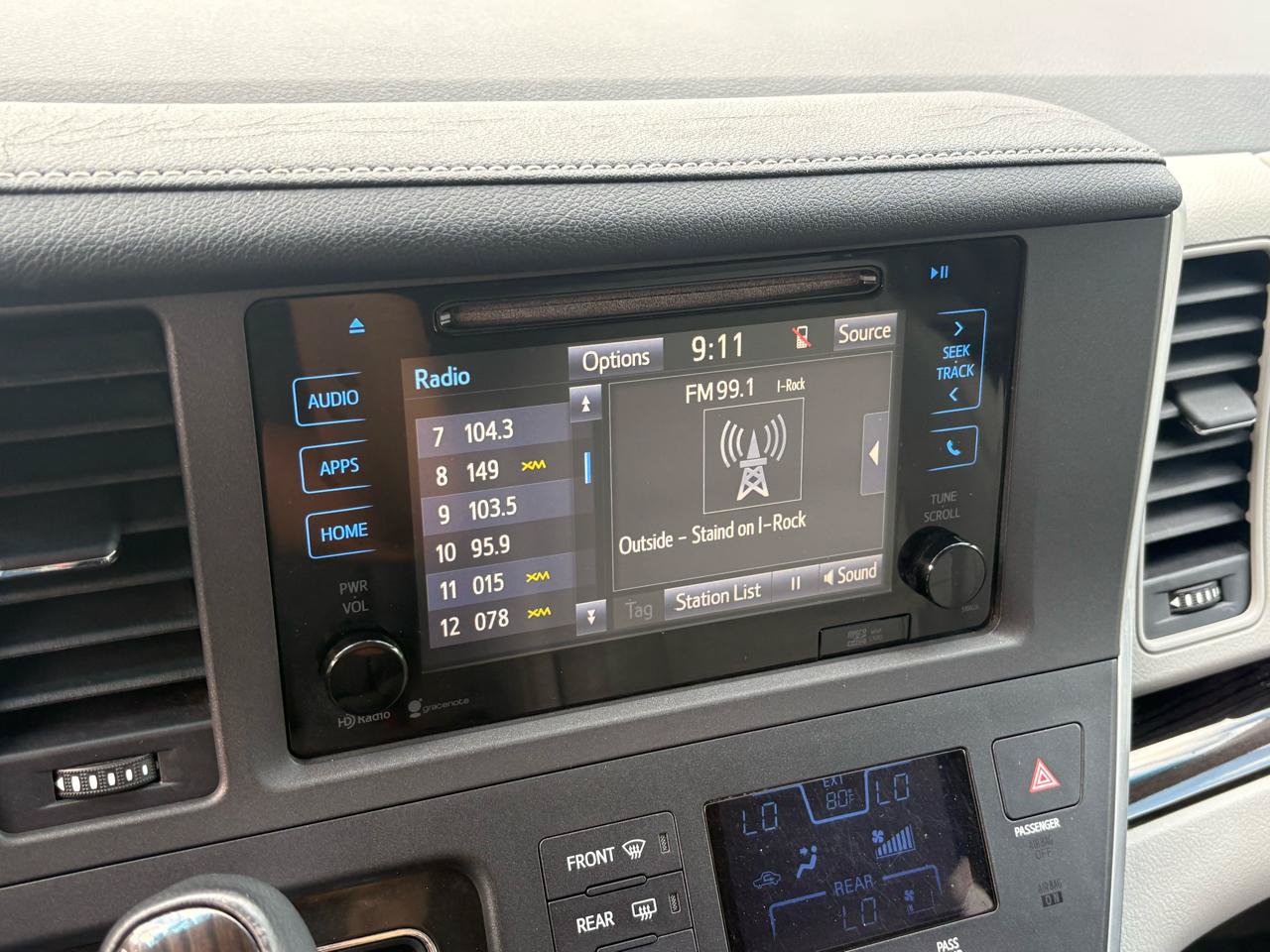 Used 2015 Toyota Sienna XLE w/ XLE Navigation Package FWD image 21