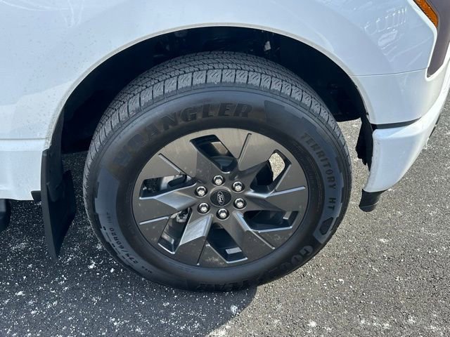 Used 2024 Ford F150 Lightning Lariat image 13
