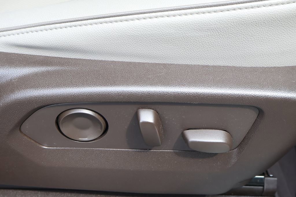 Used 2021 GMC Yukon SLT image 45