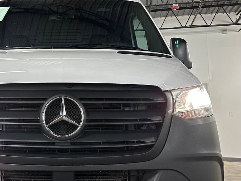 Used 2024 Mercedes-Benz Sprinter 2500 image 6
