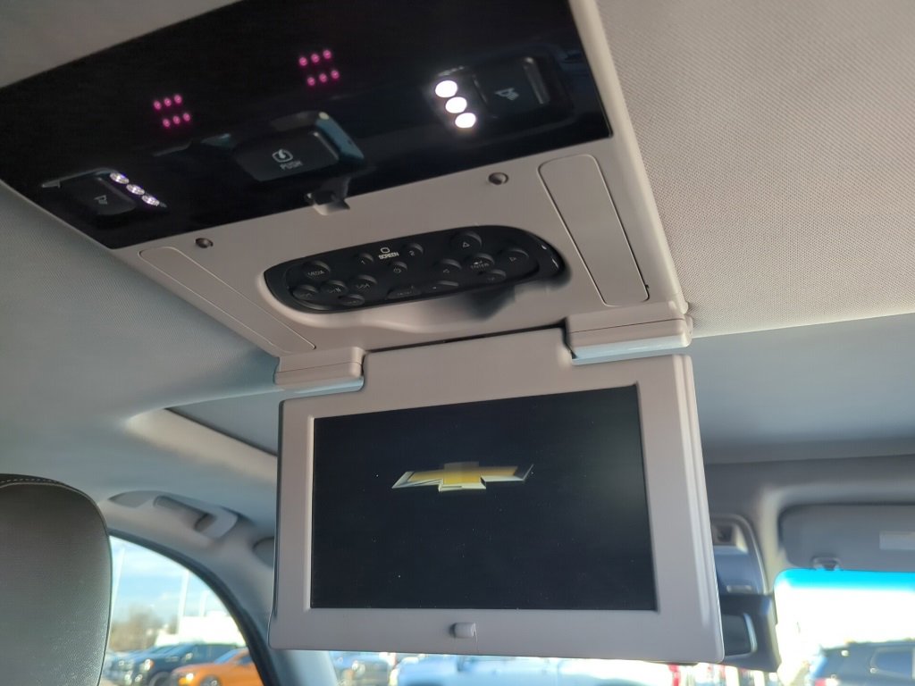 Used 2017 Chevrolet Suburban Premier image 38