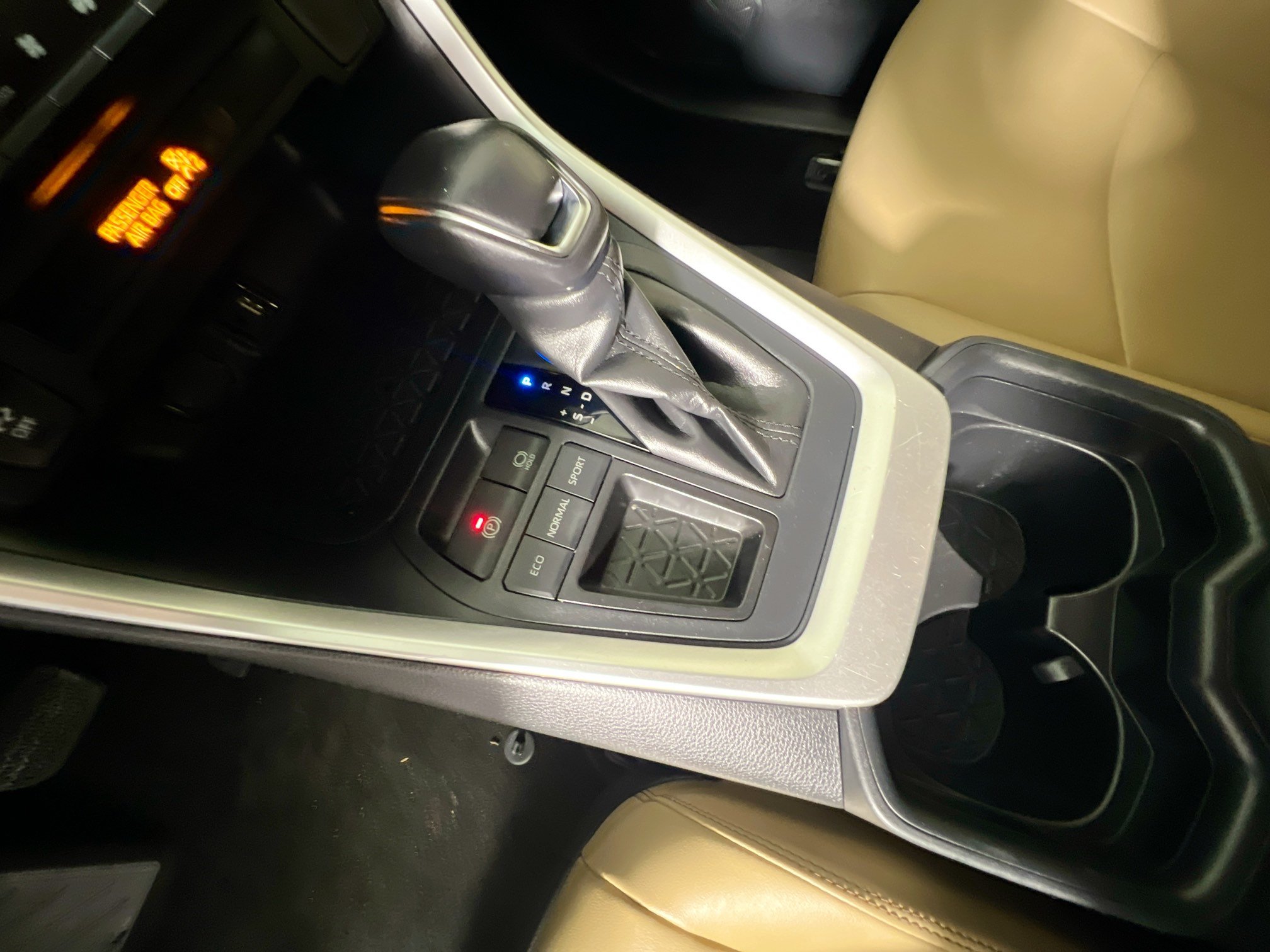 Used 2019 Toyota RAV4 XLE Premium FWD image 25