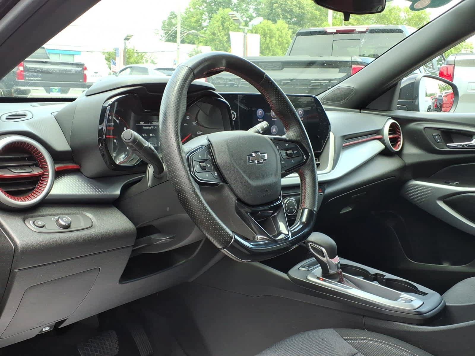 Certified 2024 Chevrolet Trax RS w/ Driver Confidence Package FWD image 19