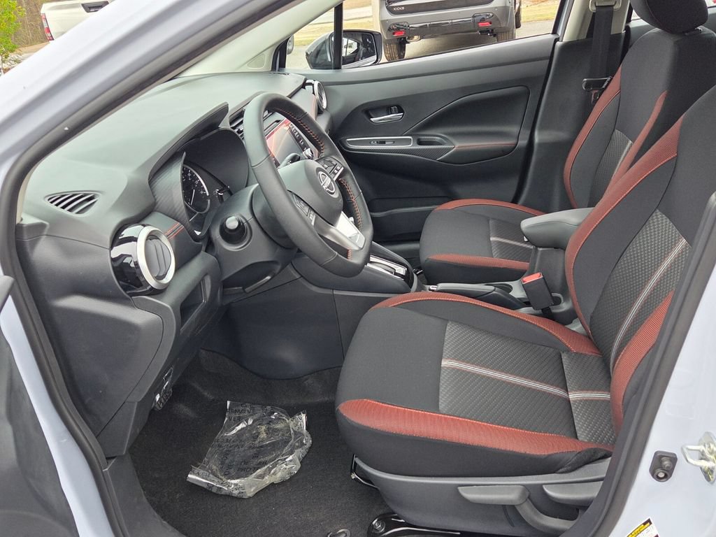 New 2025 Nissan Versa SR w/ Trunk Package FWD image 3
