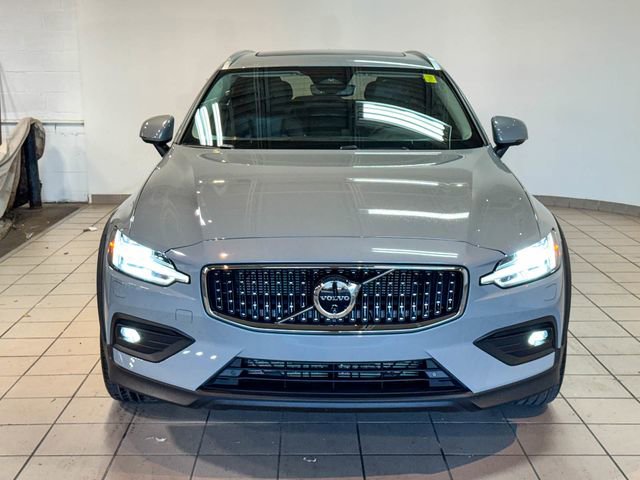 Used 2024 Volvo V60 B5 Cross Country Plus w/ Protection Package Premier image 14
