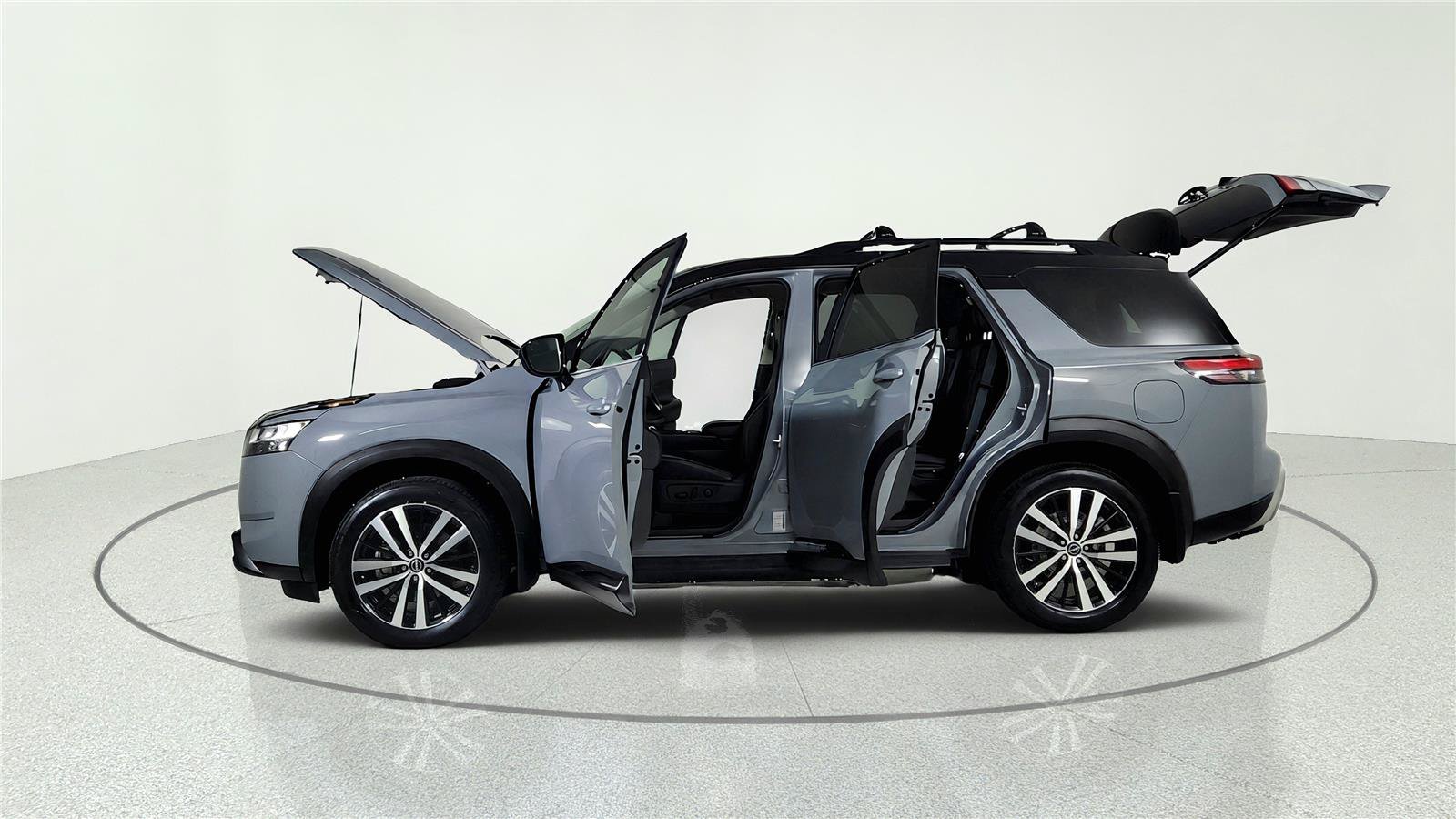Used 2024 Nissan Pathfinder Platinum w/ Black Appearance Package AWD/4WD image 11