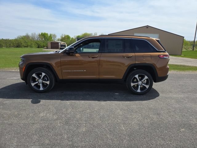 New 2026 Jeep Grand Cherokee Limited w/ Trailer Tow Package AWD/4WD image 3