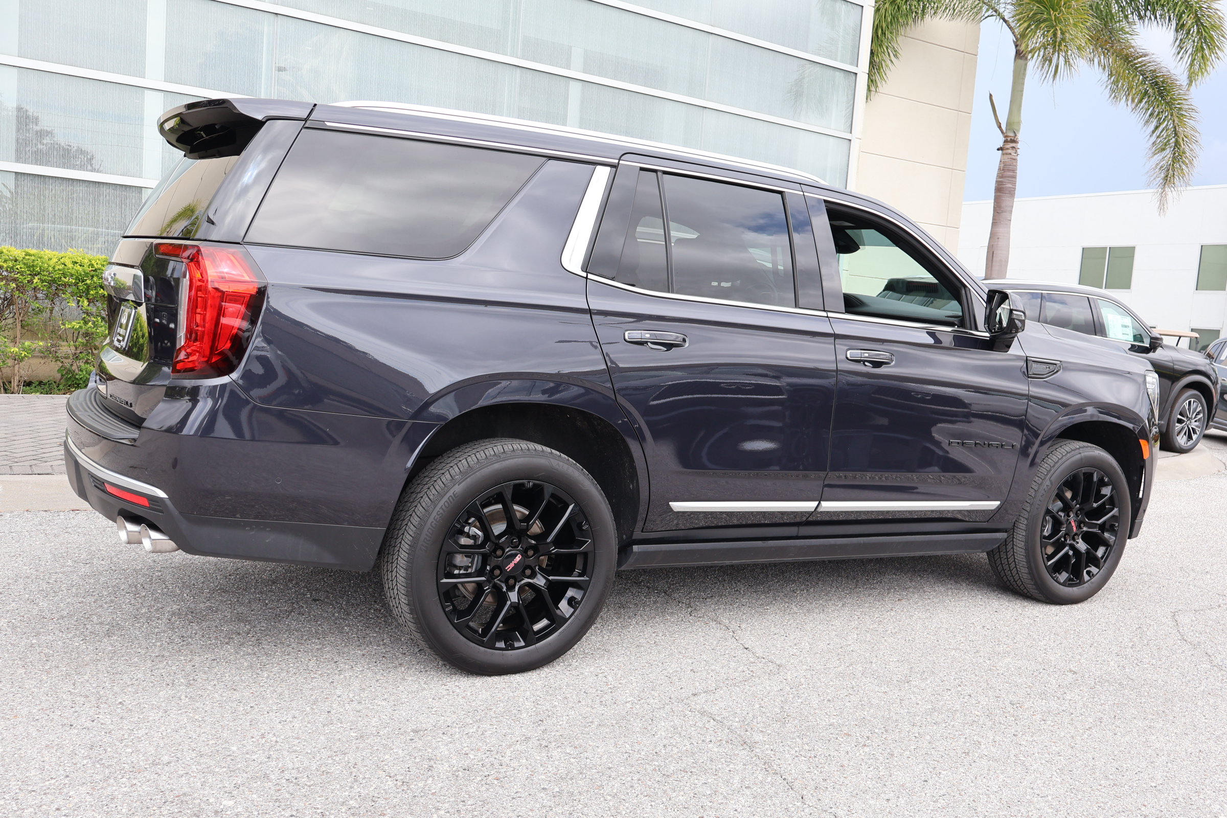Used 2024 GMC Yukon Denali w/ Advanced Technology Package AWD/4WD image 11