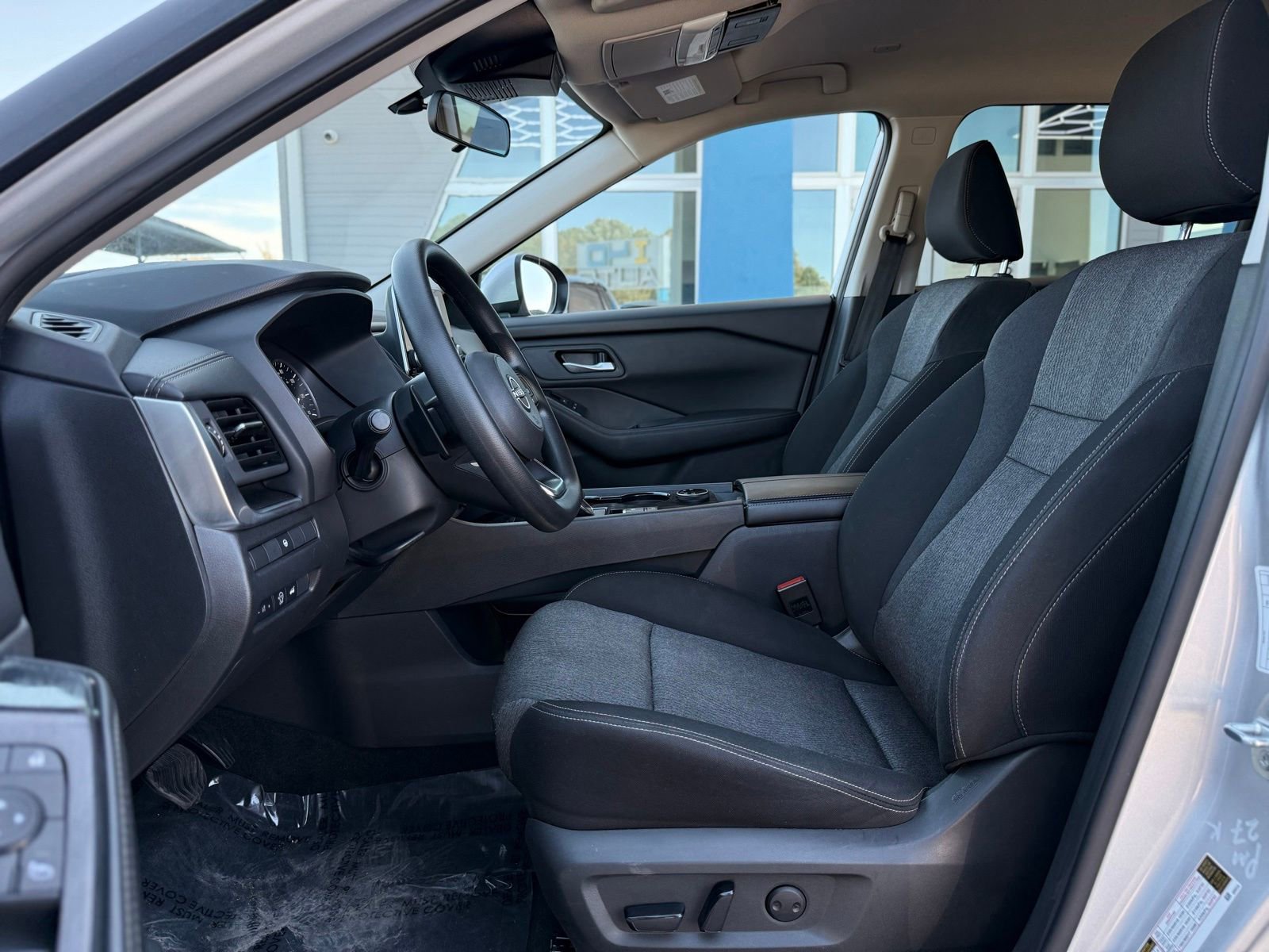 Used 2024 Nissan Rogue SV image 13