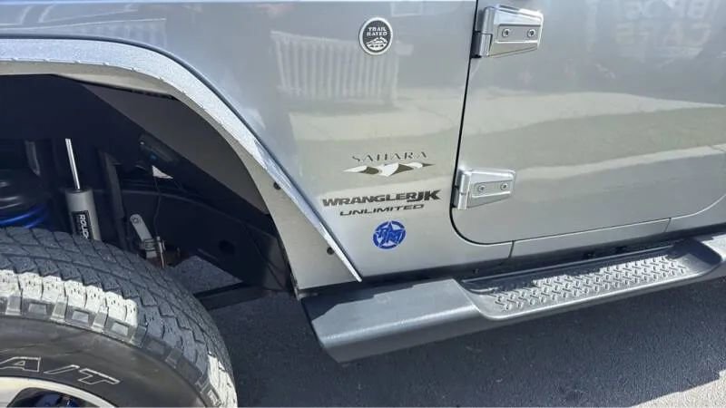 Used 2018 Jeep Wrangler Unlimited Sahara w/ Connectivity Group image 18