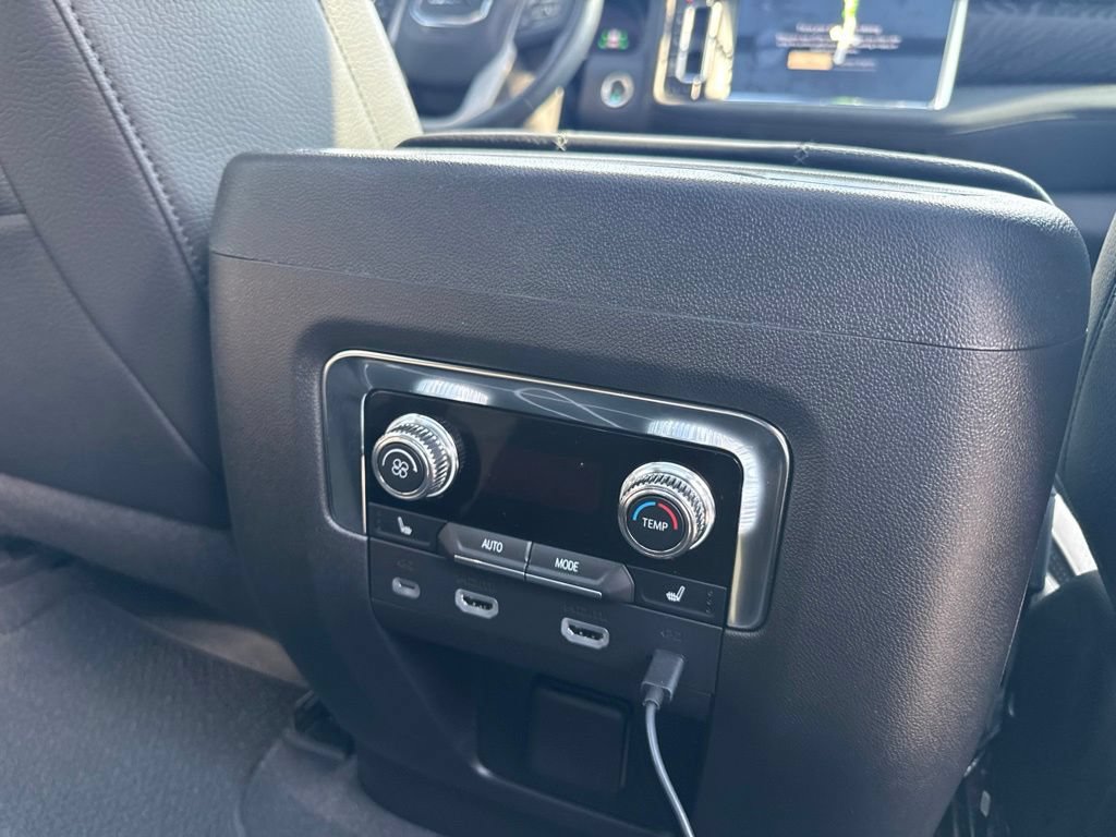 Used 2024 GMC Yukon Denali w/ Advanced Technology Package AWD/4WD image 21