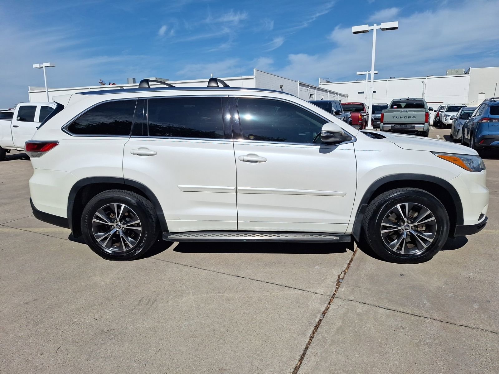 Used 2016 Toyota Highlander XLE FWD image 7