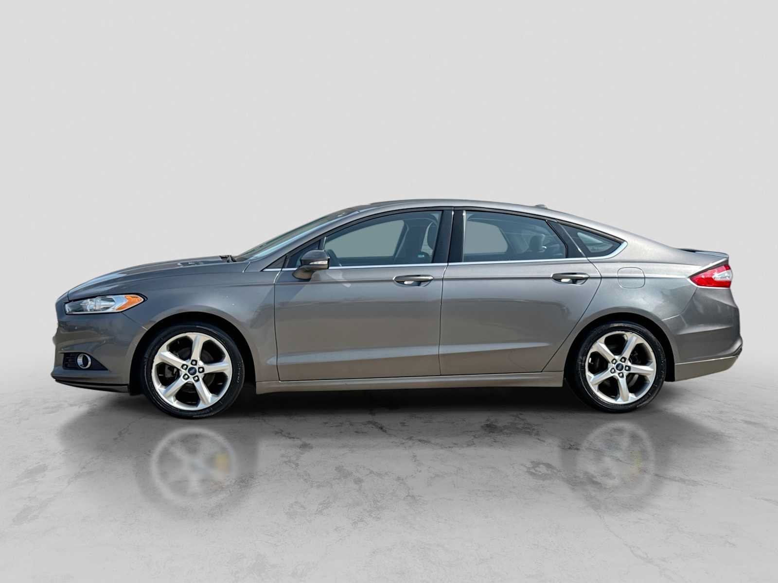 Used 2013 Ford Fusion SE FWD image 3