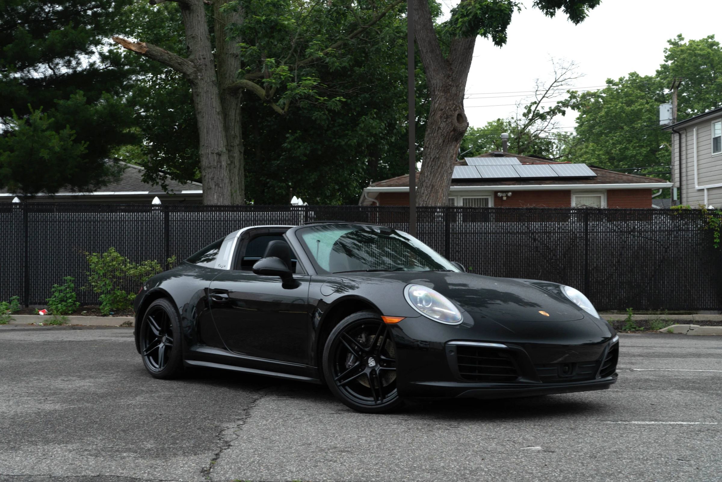 Used 2018 Porsche 911 Targa 4 image 2