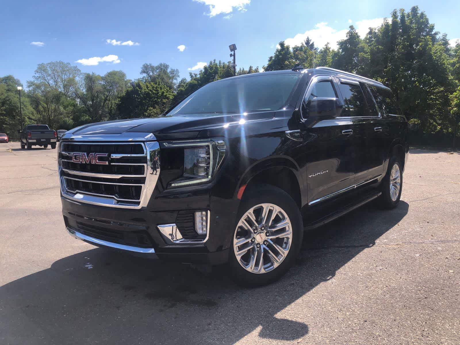 Used 2023 GMC Yukon XL SLT AWD/4WD image 1