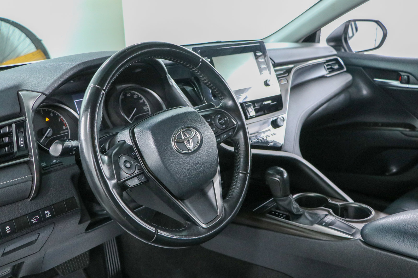 Used 2022 Toyota Camry SE FWD image 22