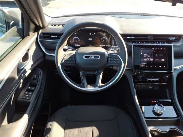 New 2025 Jeep Grand Cherokee 4WD image 5