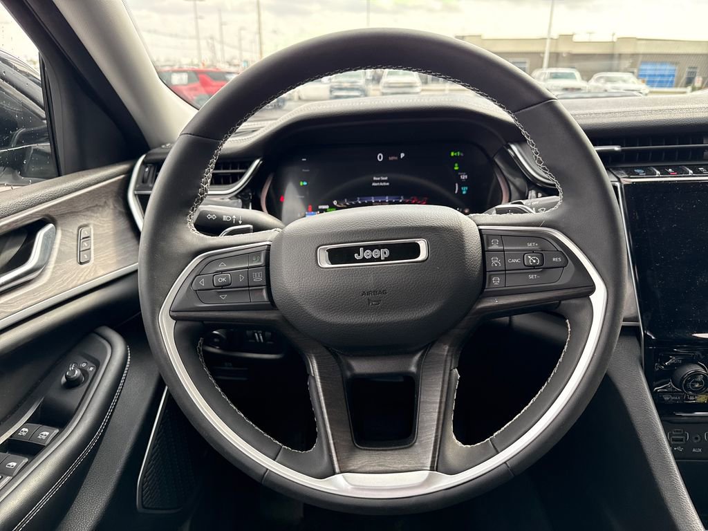 Used 2023 Jeep Grand Cherokee 4WD 4xe image 17