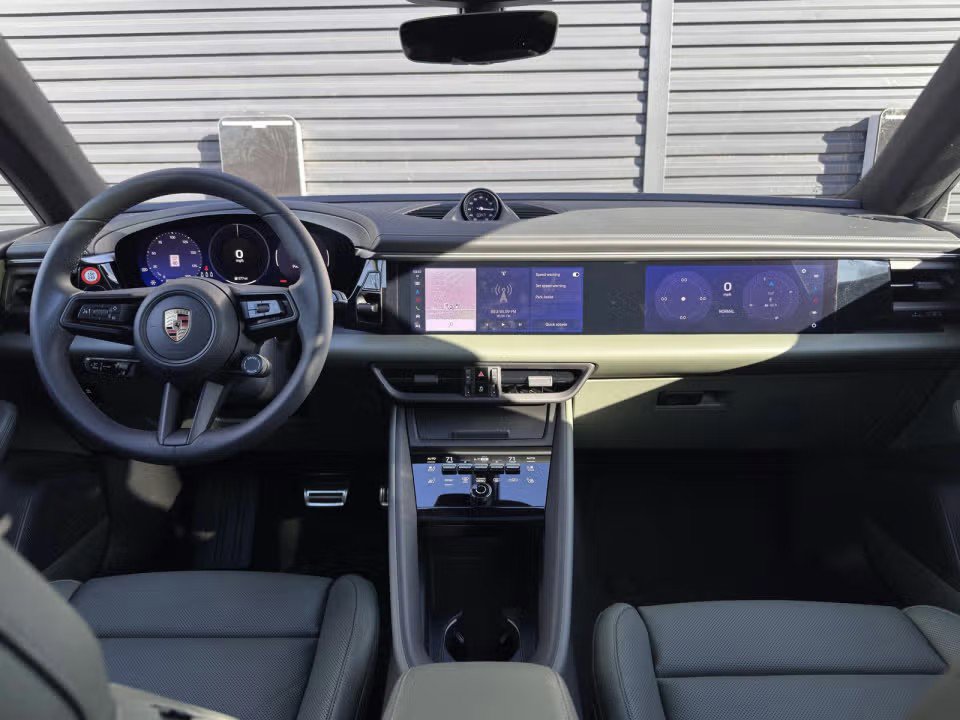 Certified 2025 Porsche Macan 4S Electric image 6