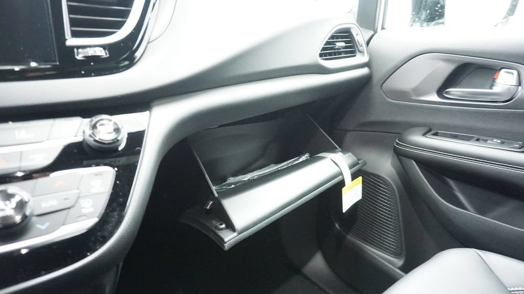New 2026 Chrysler Voyager LX FWD image 33