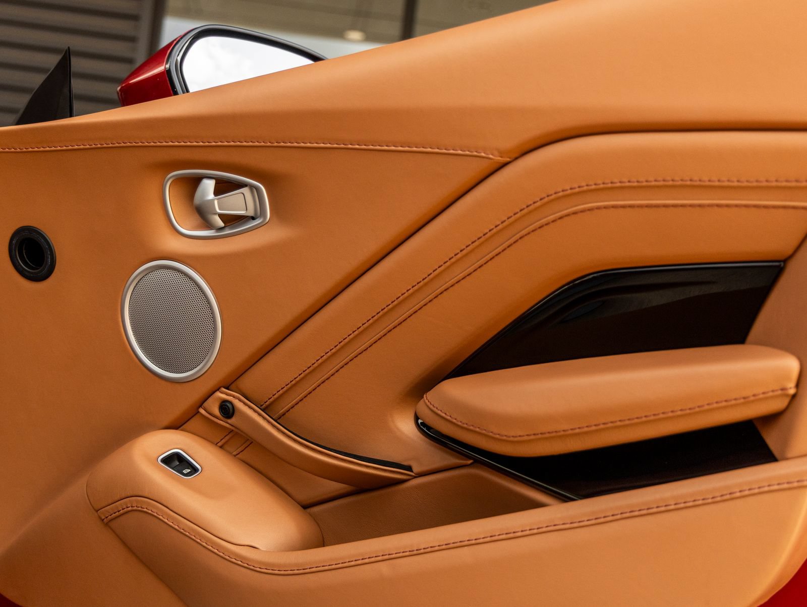 Used 2020 Aston Martin V8 Vantage Coupe RWD image 30