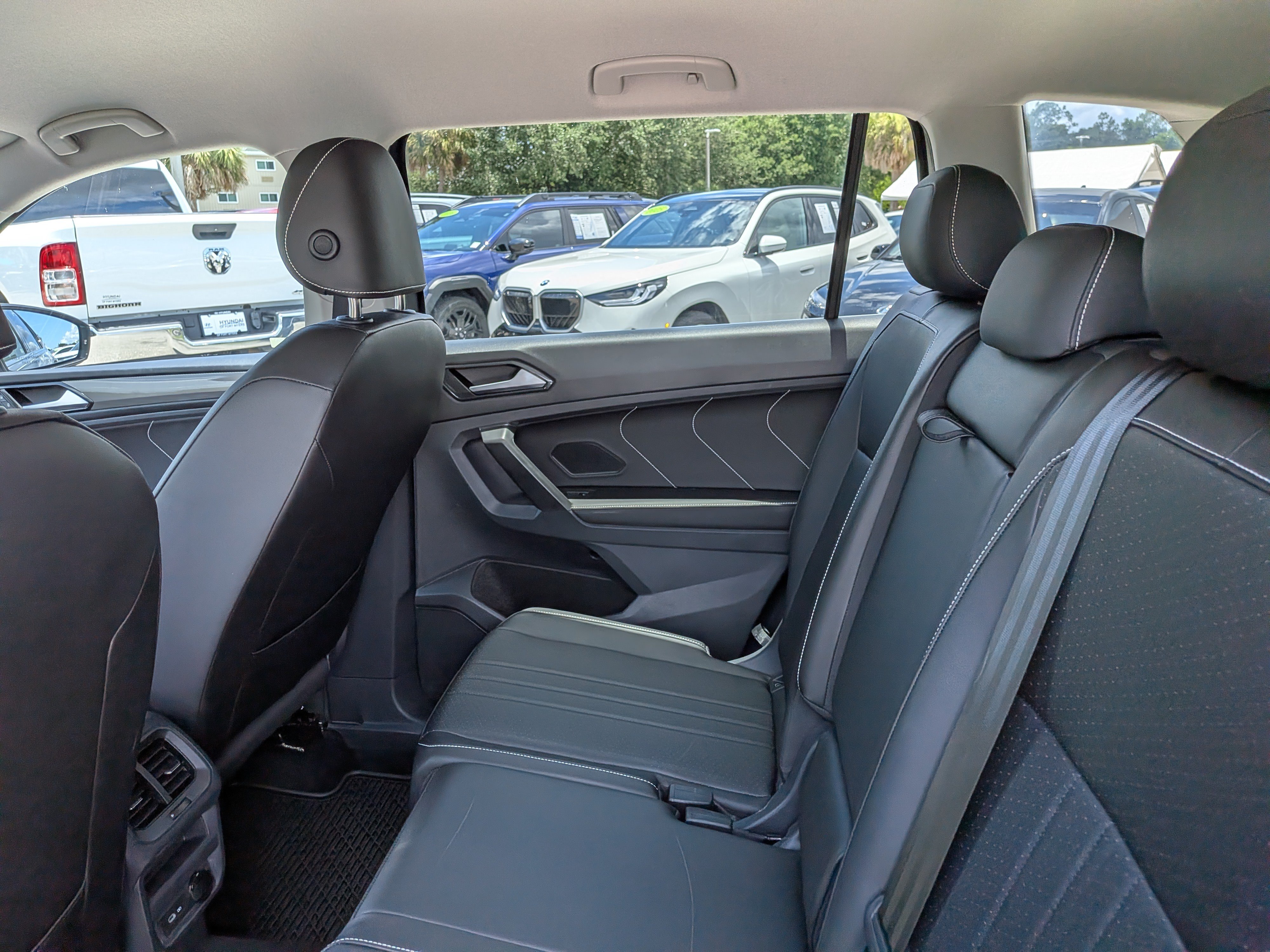 Used 2023 Volkswagen Tiguan SE FWD image 15