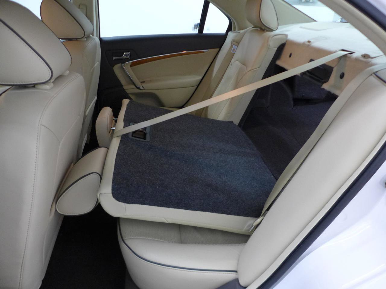 Used 2011 Lincoln MKZ FWD image 52